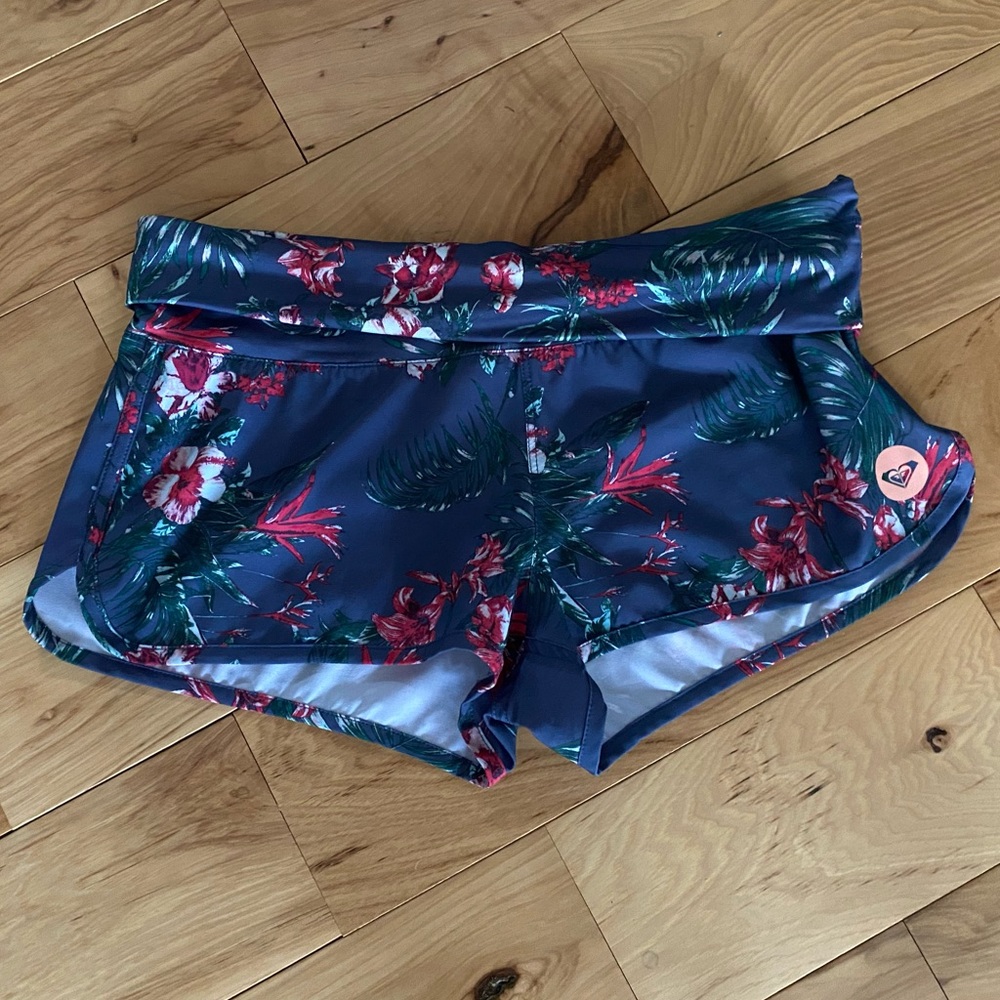 Roxy fold over boardshorts, S